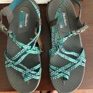 Sketchers sandals. NWT.